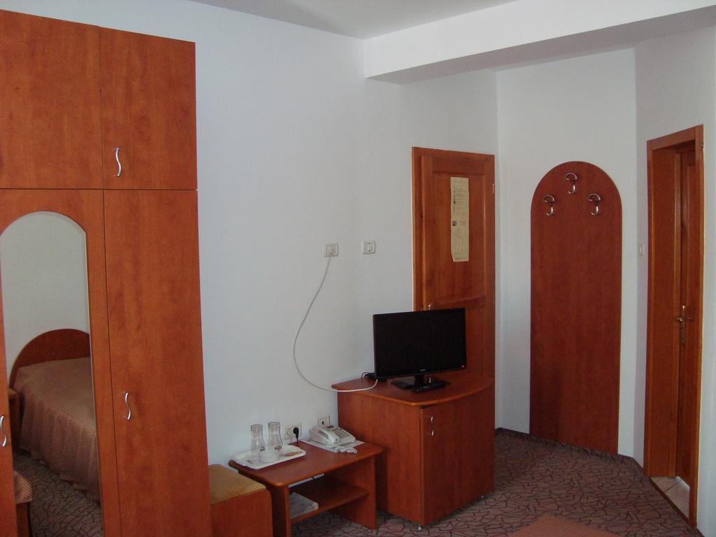 Hotel Lotus Arad Exterior foto