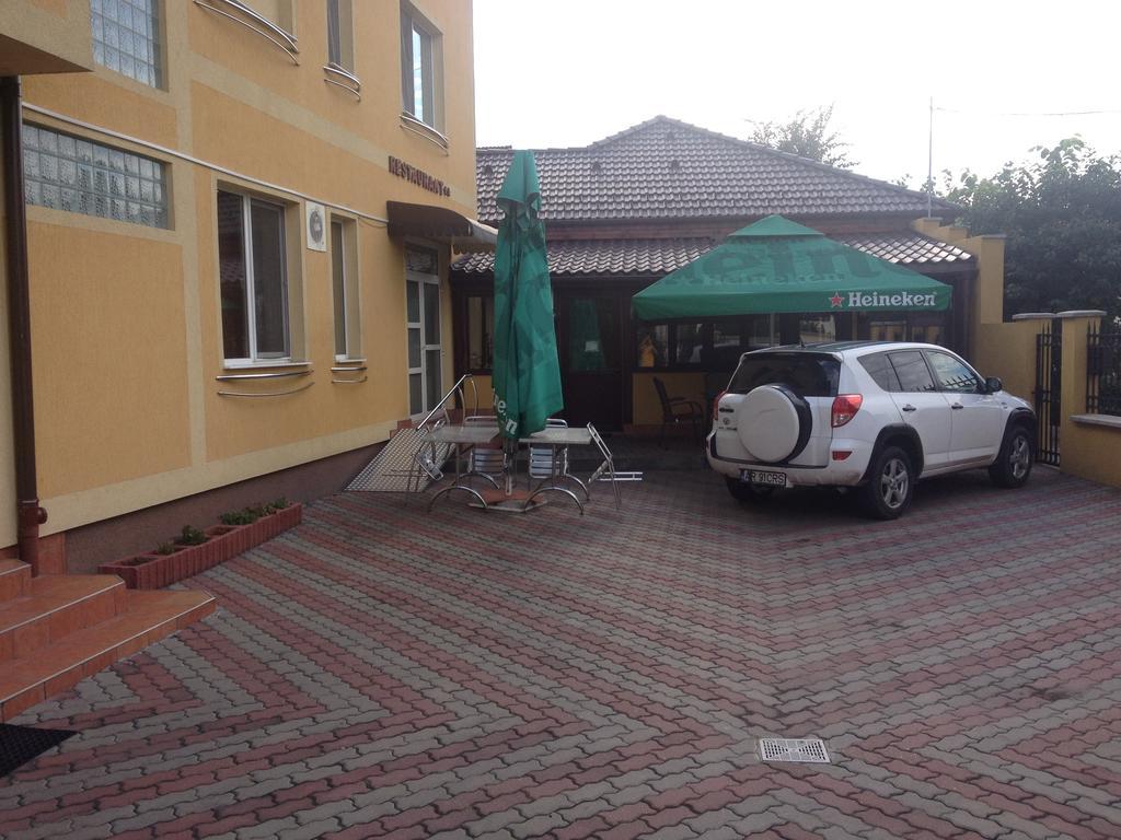 Hotel Lotus Arad Exterior foto