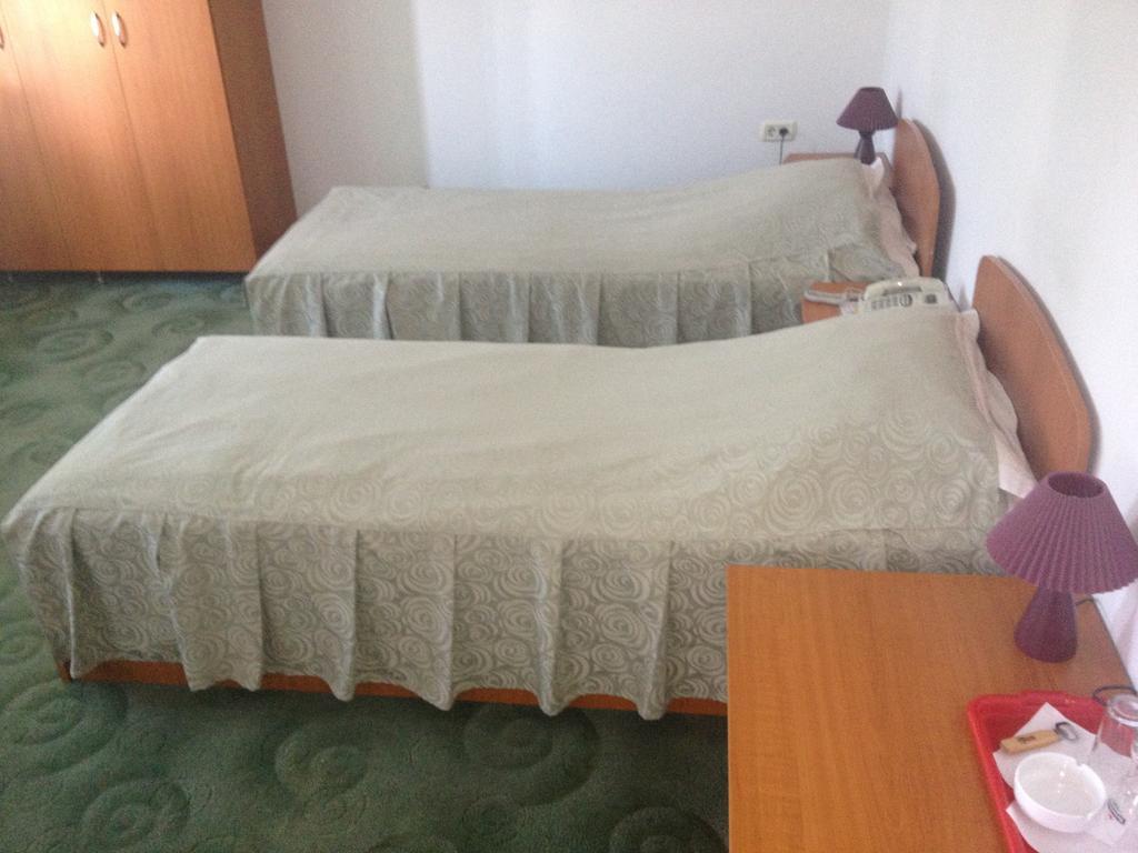 Hotel Lotus Arad Quarto foto