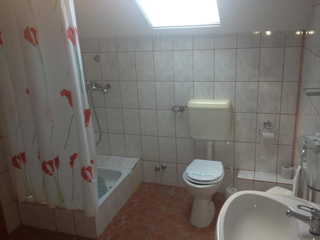 Hotel Lotus Arad Quarto foto