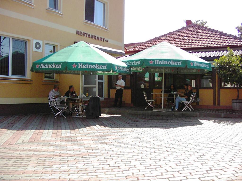 Hotel Lotus Arad Exterior foto