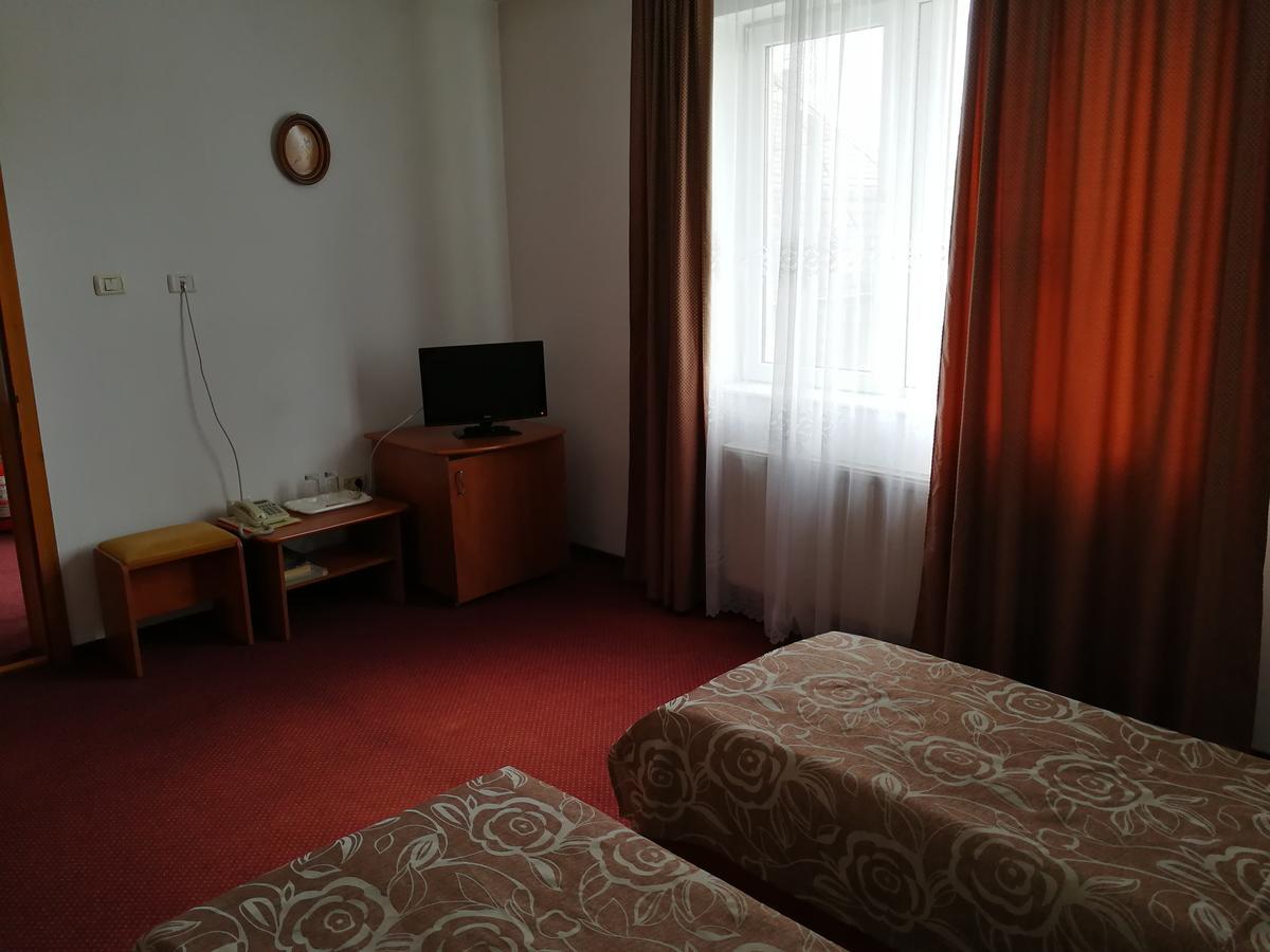 Hotel Lotus Arad Exterior foto